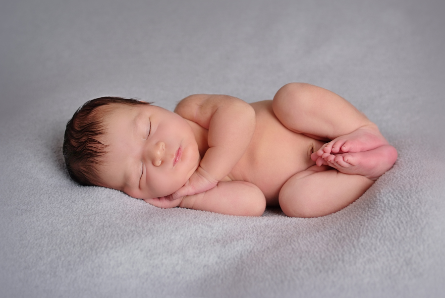 newborn portraits, photos and pictures for new moms and dads.